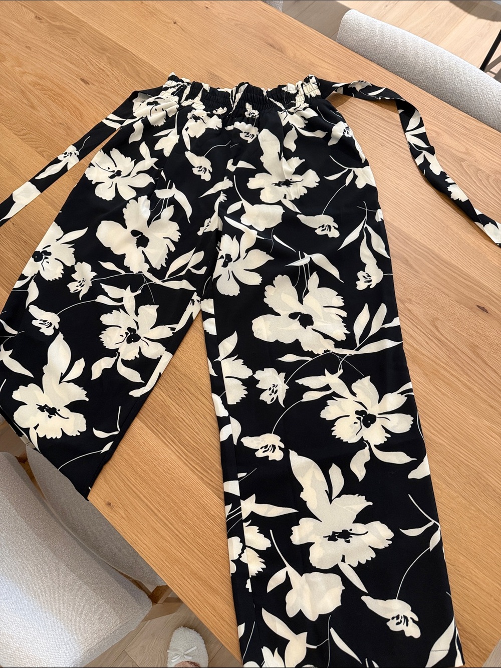 Women's Black & White Floral Wide-Leg Pants